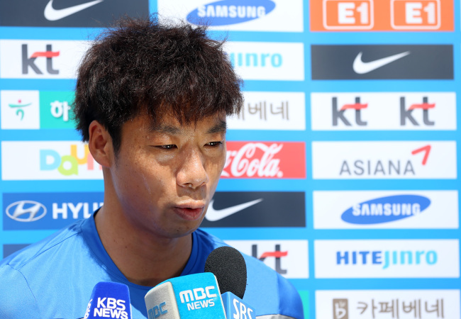 염기훈(축구선수/수원삼성블루윙즈FW포워드)
FOZ DO IGUACU, Brazil (Yonhap News) ― As South Korean men’s national football team opened its first overseas training camp of 2014 here in Brazil on Wednesday, veteran winger Yeom Ki-hun said he’s determined to make his second straight World Cup appearance this year.
Yeom Ki-hun   Yonhap News