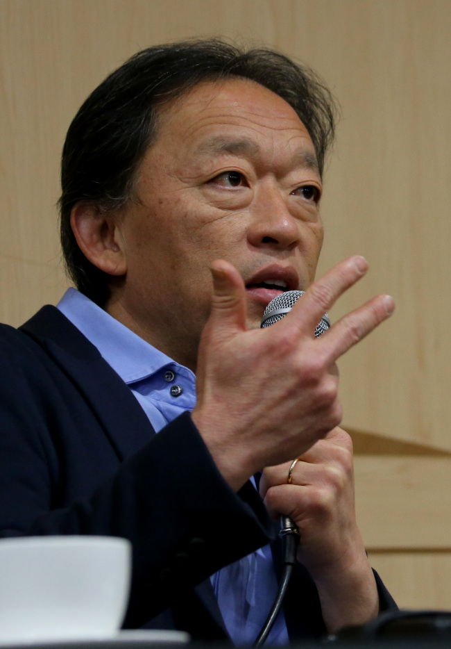 정명훈(지휘자/서울시립교향악단예술감독/아시아필하모니오케스트라예술감독)Chung Nine years have passed since Chung Myung-whun took the helm of Seoul Philharmonic Orchestra. But his goal has not changed since the day he took over as music director.
Myung-whun. Yonhap News