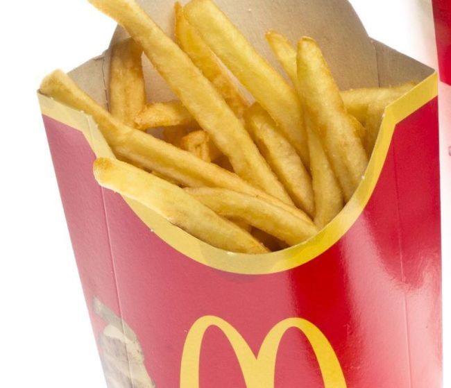 A McDonald’s owner in Queens, New York, became frustrated at the common sight of elderly Koreans sitting in her store for long hours, sharing only a small pack of French fries worth $1.39 among a group.
