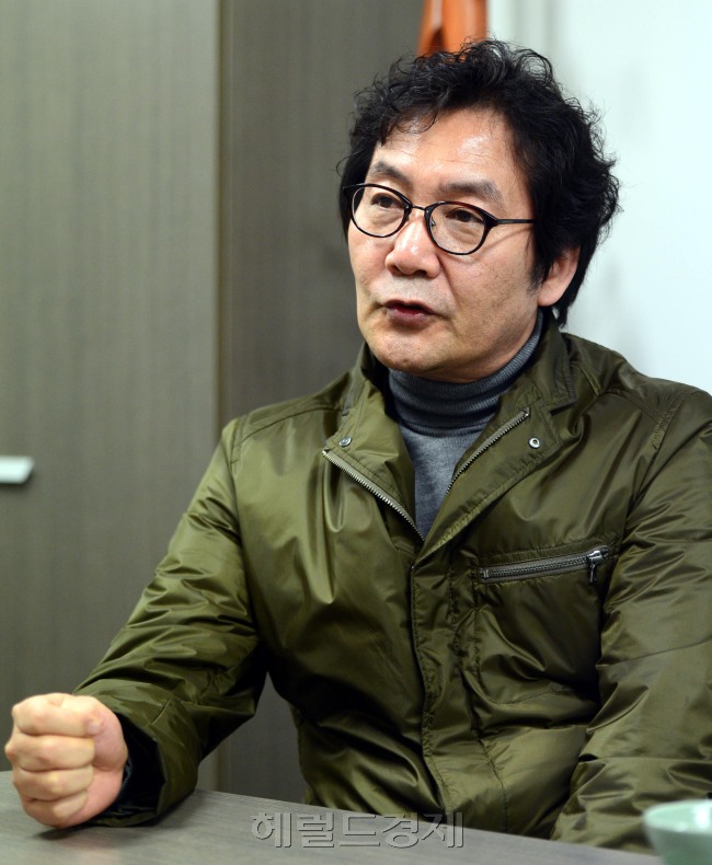 최정철 공예디자인진흥원장<br />김명섭 기자 msiron@heraldcorp.com
최정철 공예디자인진흥원장
김명섭 기자 msiron@heraldcorp.com