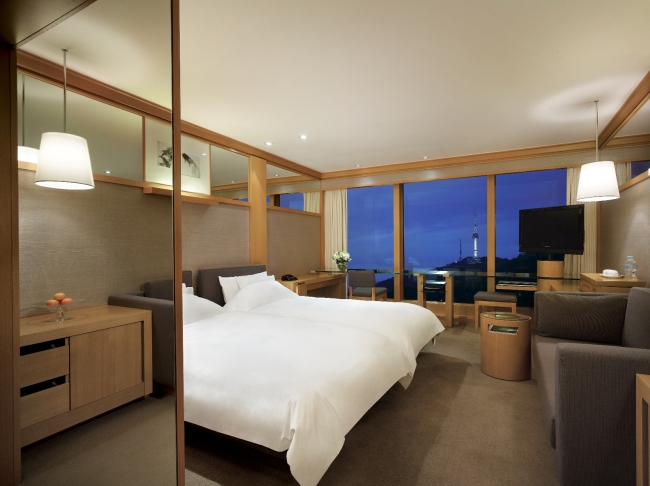 Lunar New Year escape package at Grand Hyatt Seoul
The Grand Hyatt Seoul offers a Lunar New Year holiday package. Available from Jan. 29 to Feb. 2, it includes a one-night stay in the Grand Room as well as a 50 percent discount on admission to the ice rink and skate rentals.