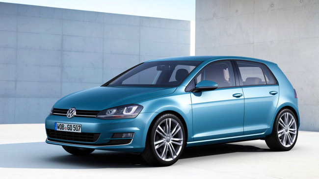 Behind the Wheel / Volkswagen Golf ― Design: ★★★★☆ / Interior:★★★☆☆ / Engine:★★★★☆ / Fuel economy:★★★★☆ / Cost and A/S:★★★☆☆