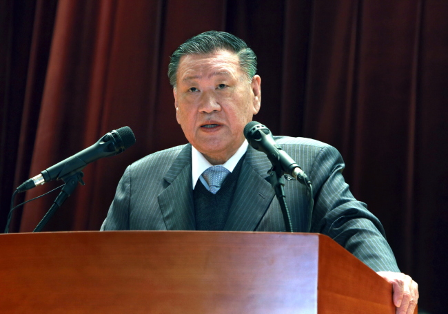 정몽구(기업인/현대기아자동차그룹대표이사회장)현대자동차그룹이 지난해 현대제철의 계속된 안전 사고를 계기로 연초에도 전그룹사의 현장 안전 강화대책을 강력 주문하고 있다. 빈번한 안전 사고가 그룹 전체 이미지에까지 악영향을 줄 수 있다는 판단 아래, 느슨해 질 수 있는 연초에 근무기강 준수와 이에 따른 안전 사고 예방을 거듭 강조하고 나선 것이다.