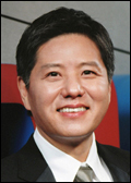 담철곤(기업인/오리온대표이사회장/고양오리온스구단주)
오리온 초코파이가 일본 주요 언론의 집중 조명을 받고 있어 주목된다.