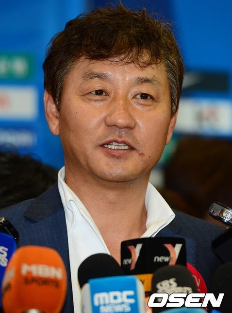 이광종(축구감독/전축구선수/U-20청소년대표팀)
2014 아시아축구연맹(AFC) 22세 이하(U-22) 챔피언십에 출전한 한국 대표팀이 4강에 오른 가운데 이광종 감독이 우승에 대한 자신감을 표시했다.