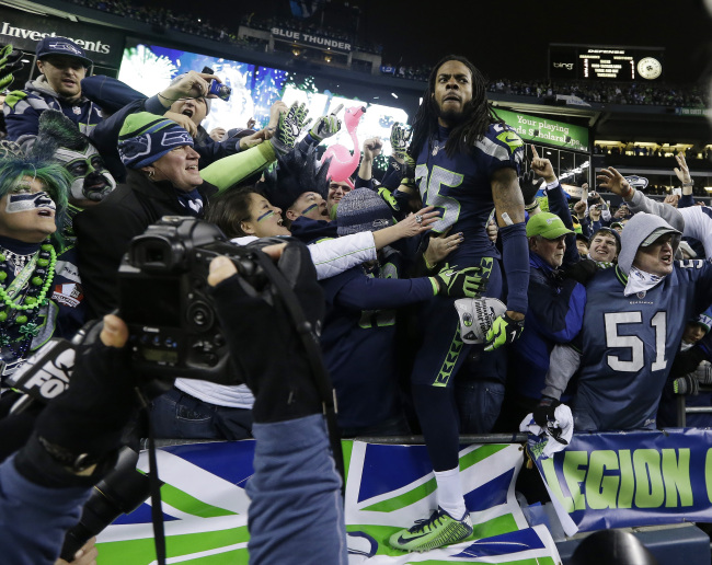 The Seattle Seahawks’ Richard Sherman celebrates with fans after reaching the Super Bowl on Sunday.   AP-Yonhap News