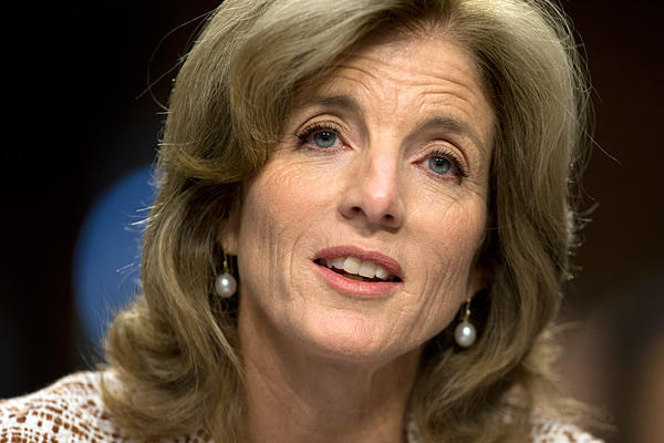 캐롤라인케네디(CarolineKennedy/외국공무원/변호사/주일미국대사관대사)
TOKYO (AFP) ― U.S. ambassador to Japan Caroline Kennedy has tweeted her concern at the “inhumaneness” of a Japanese village‘s traditional dolphin hunt.
Caroline Kennedy
