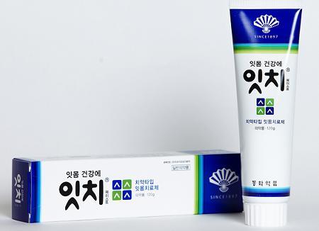 동화약품의 ‘잇치’는 세대를 아울러 편리하게 사용할 수 있는, 닦으면서 치료하는 잇몸 치료제다. 약을 먹거나 양치해야 하는 번거로움 없이 사용할 수 있어 먹는 약을 대신할 새로운 형태의 치료제로 인기다.