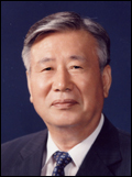 이중근(기업인/부영대표이사회장)
이중근<사진> 부영그룹 회장은 모교인 건국대 학생들을 위한 장학기금으로 5억 원을 기부했다.