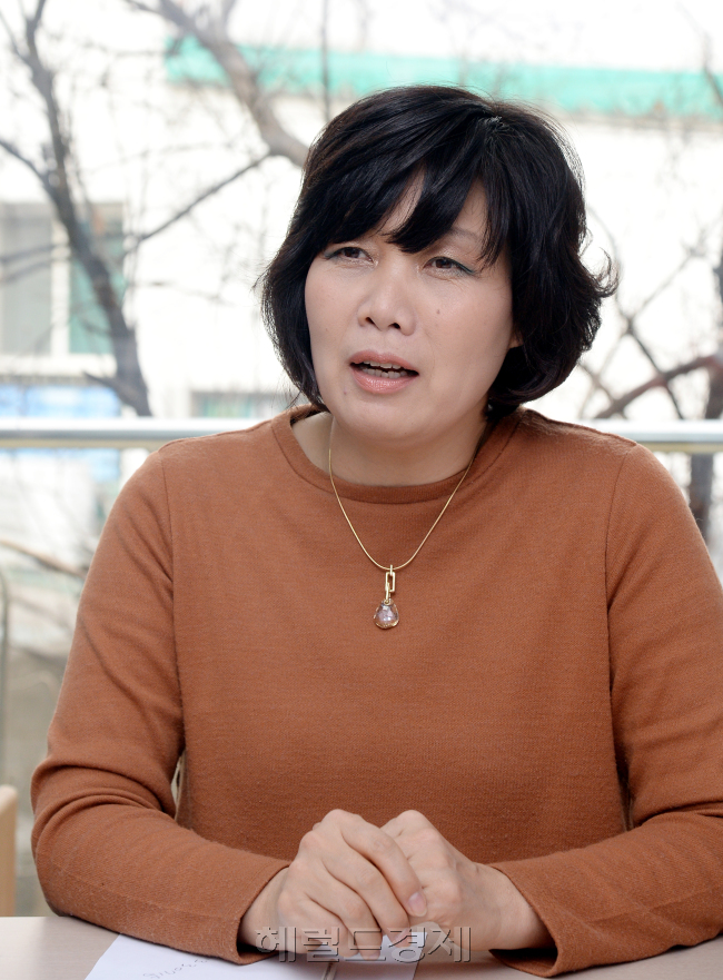 조희경 동물자유연대 상임대표 인터뷰./ 안훈 기자 rosedale@ 2014.01.17
조희경 동물자유연대 상임대표 인터뷰./ 안훈 기자 rosedale@ 2014.01.17
조희경 동물자유연대 상임대표 인터뷰./ 안훈 기자 rosedale@ 2014.01.17