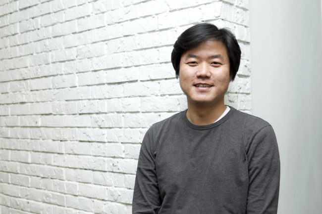 나영석(PD/CJE&M프로듀서)
‘꽃보다~‘시리즈를 히트시킨 나영석 PD와 ‘꽃보다~’시리즈와 ‘응답‘ 시리즈를 총괄하는 이명한PD가 이우정 작가와 함께 하는 이유를 밝혔다.
