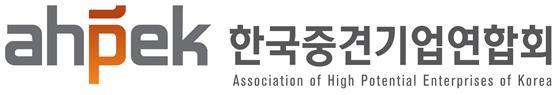 한국중견기업연합회(회장 강호갑)는 오는 24일 인천 부평에 위치한 프레스 전문제조기업 심팩(SIMPAC) 본사에서 ‘민주당-중견기업 신년간담회’를 열고 중견기업의 발전방안을 논의할 예정이라고 22일 밝혔다.