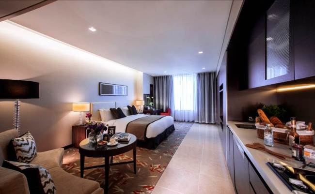 The Studio Deluxe room at Oakwood Premier Coex Center Seoul comes with a king size bed, fully equipped kitchen with an open bar, and washer/dryer facilities.   Oakwod Premier Coex Center Seoul
