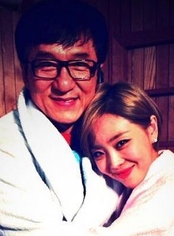 성룡(좌부터/청룽/JackieChan/영화배우/영화감독) ,나르샤(박효진/가수/브라운아이드걸스)
성룡이 ‘해투3’ 출연한다.
성룡은 최근 진행된 KBS ‘해피투게더3’(이하 ‘해투3’)의 ‘성룡과 친구들’ 녹화에 참여해 그의 한국인 절친인 슈퍼주니어 최시원, 브라운아이드걸스 나르샤와 함께 입담을 과시했다.