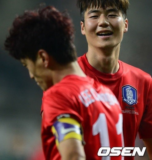 이청용(좌부터/축구선수/볼튼원더러스FC/미드필더),기성용(축구선수/선덜랜드AFC미드필더)
기성용(25, 선덜랜드)의 맹활약에 해외 언론도 찬사를 보내고 있다.