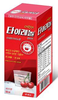 한국존슨앤드존슨(대표 제임스 아마따위왓)은 어린이용 해열진통제 ‘어린이 타이레놀 현탁액 100㎖’<사진>을 23일 출시했다.
기존 제품과 달리 포장상자 윗면에 ‘타이레놀 반세기 역사 표시’와 전면에 ‘어린이 안전용기 표시’가 새겨져 있다. 전면에는 어린이가 열 수 없도록 안전뚜껑(Children-Resistance-Cap)을 사용하고 있다는 확인 표시가 새겨져 있다. 이 두 개 표시가 없는 제품은 타이레놀 소비자 상담실(080-791-1414)로 문의하면 된다.