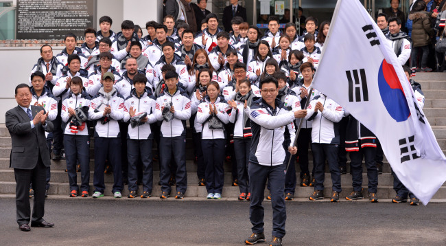 South Korean athletes on Thursday reaffirmed their drive to put in a strong showing at the upcoming Winter Olympics in Russia. Dozens of athletes and officials assembled at the National Training Center in Seoul for their team inauguration ceremony ahead of the Feb. 7-23 Sochi Winter Olympics. Earlier in the day, the Korean Olympic Committee announced the final list of 64 athletes and 49 officials for Sochi.   Lee Sang-sub/The Korea Herald