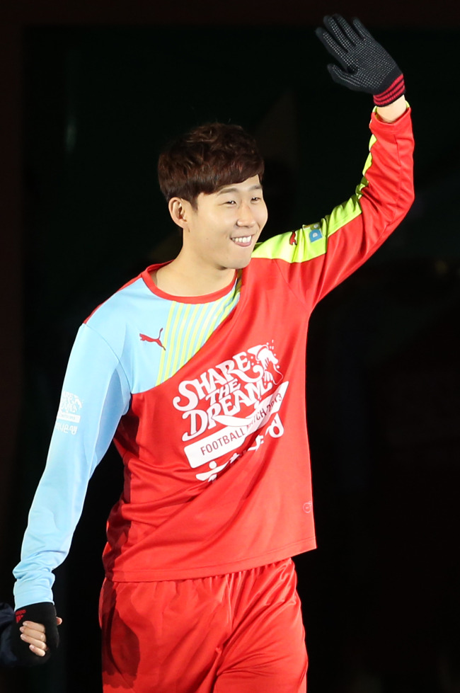 손흥민(축구선수/TSV바이엘04레버쿠젠포워드)
Bayer Leverkusen's Son Heung-min was voted the South Korean male footballer of 2013 on Friday.
Son Heung-min.   Yonhap
