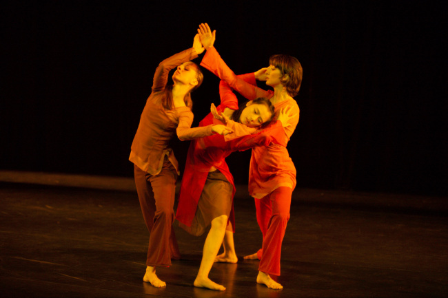 A scene from “Fluide.” (SEO Dance Company)