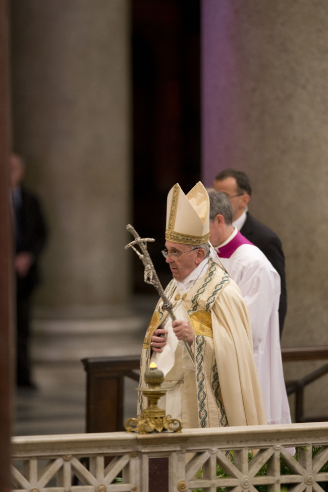 Pope Francis arrives to preside over a Vespers ceremony at St. Paul’s Basilica in Rome on Saturday.   AP-Yonhap
