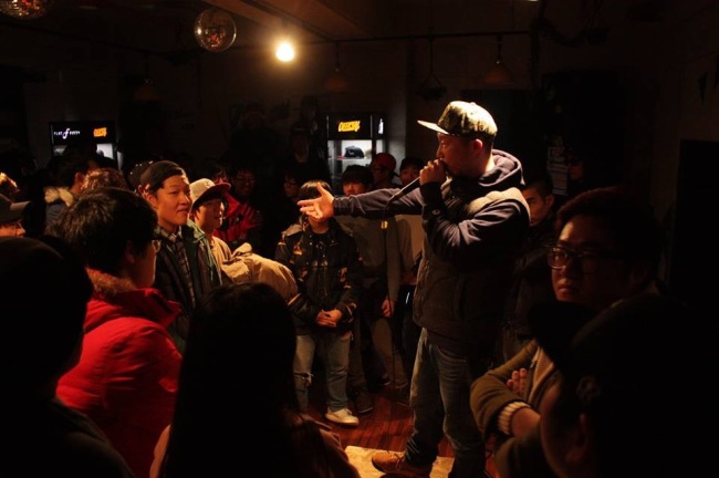 Rapper MC Meta of Garion hosts Modu Mic at P-Bro Sound studio.   P-Bro Sound studio