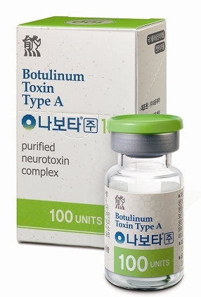 대웅제약의 보톨리눔톡신 제제 ‘나보타’가 세계시장에서 구애를 받고 있다.
27일 이 회사에 따르면, 아르헨티나 제약사 바고(Bago) 사와 보툴리눔톡신 제제 ‘나보타(NABOTA)주’<사진>에 대해 240억원어치 판매계약을 체결했다.
나보타는 대웅제약이 5년의 연구를 통해 자체 개발한 고순도 보툴리눔톡신 제제로 주요 수출 품목 중 하나다.