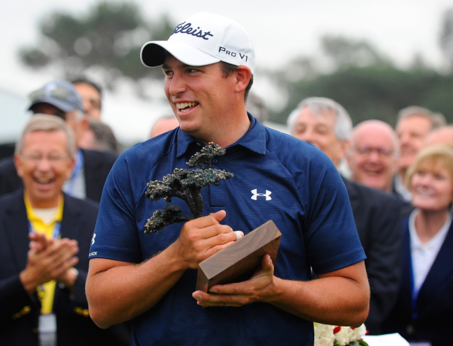 Scott Stallings celebrates with the winner’s trophy on Sunday.   USA Today-Yonhap