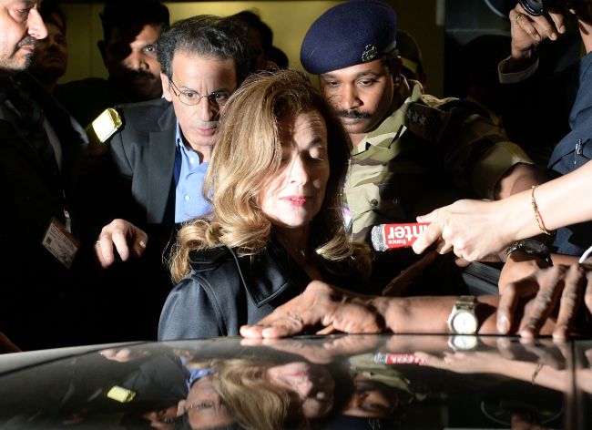 Valerie Trierweiler (center), the ex-partner of French President Francois Hollande, surrounded by security guards and officials, arrives at the international airport in Mumbai on Monday.    AFP-Yonhap