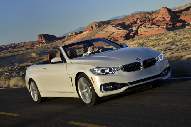 도마고이 두케쉬 BMW 차량 외관 디자인 총괄은 BMW 4시리즈에 대해 “루프(지붕)가 열린 상태에서 요트의 느낌을 전달하려고 했다”고 힘줘 말했다. 실제 BMW는 컨버터블을 개발할 때 소형, 중형 럭셔리 요트의 디자인과 느낌을 반영하기 위해 노력한다.
‘하늘을 품을 수 있는’ 컨버터블 특유의 경쟁력을 바탕으로 바다 위를 미끄러지며 주변의 아름다운 풍광을 즐길 수 있는 요트의 장점을 결합하기 위해서다.