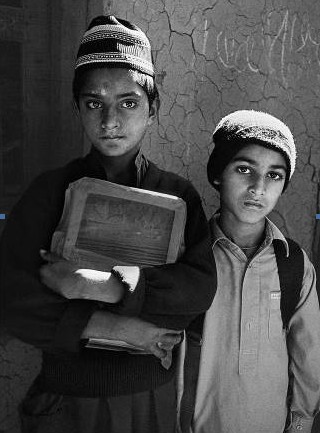 박노해의 사진작품 ‘파슈툰 소년의 눈동자’ Drosh, Khyber Pakhtunkhwa, Pakistan, 2011. ⓒ박노해