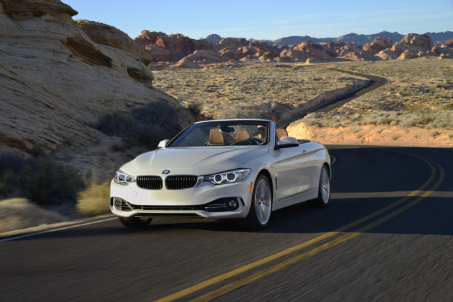 도마고이 두케쉬 BMW 차량 외관 디자인 총괄은 BMW 4시리즈에 대해 “루프(지붕)가 열린 상태에서 요트의 느낌을 전달하려고 했다”고 힘줘 말했다. 실제 BMW는 컨버터블을 개발할 때 소형, 중형 럭셔리 요트의 디자인과 느낌을 반영하기 위해 노력한다.
‘하늘을 품을 수 있는’ 컨버터블 특유의 경쟁력을 바탕으로 바다 위를 미끄러지며 주변의 아름다운 풍광을 즐길 수 있는 요트의 장점을 결합하기 위해서다.