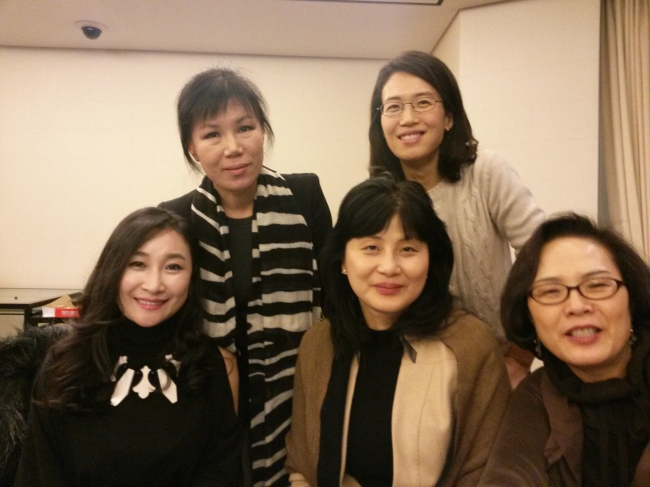 Some Embassy Staff Club members pose for a group photo during a club meeting in Seoul on Jan. 27. From left are: Choi Hyun-kyung, a staffer at the Qatari Embassy; Jazmine Jeon, a staffer at the Iraqi Embassy; Kim Jin-kyung, a staffer at the United Arab Emirates Embassy; Rew Ji-sun, a staffer at the South African Embassy; and Cho In-cha, a staffer at the Mexican Embassy.   Philip Iglauer/The Korea Herald