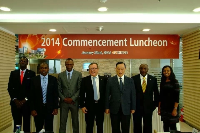Kenyan Ambassador to South Korea Ngovi Kitau (second from right) poses for a group photo with recent Kenyan graduates of the KEPCO International Nuclear Graduate School and professor Chung Kun-mo (third from right), chairman of the KINGS International Advisory Board and professor Park Goon-cherl (fourth from right), president of KINGS, in Ulsan on Jan. 22.   Kenyan Embassy