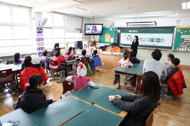 Children of low-income families participate in an activity sponsored by the BMW Korea Future Fund as part of its social contribution project in cooperation with Good Neighbors, an international humanitarian and development NGO.   BMW Korea