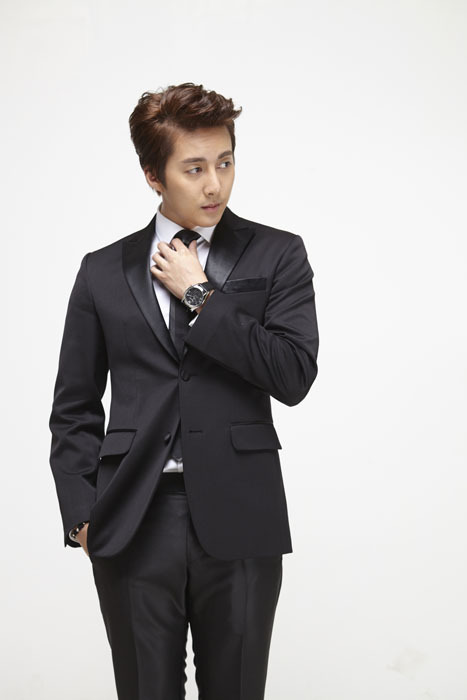 김형준(가수/탤런트/SS501)
Kim Hyung-jun of the formerly popular five-member boy band SS501 will be holding a special solo concert this week in celebration of his third anniversary since he debuted as a solo artist with his EP album “My Girl” in 2011.
Kim Hyung-jun.   S-Plus Entertainment