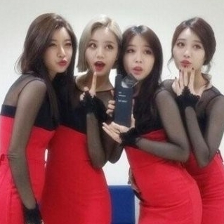소진(좌부터/박소진/가수/걸스데이),혜리(이혜리/가수/탤런트/걸스데이),민아(방민아/가수/걸스데이),유라(김아영/가수/걸스데이)
걸그룹 걸스데이가 1위 인증샷을 공개했다.