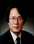 김윤철(교수/한국예술종합학교교수)
문화체육관광부(장관 유진룡)는 재단법인 국립극단 예술감독에 김윤철 한국예술종합학교 교수를 임명한다고 3일 밝혔다. 임기는 오는 4일부터 3년이다.
