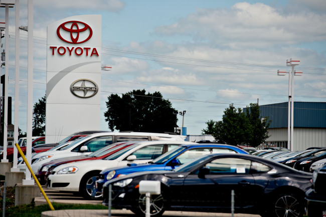 Vehicles sit outside of the Bill Walsh Toyota car dealership in Ottawa, Illinois.   Bloomberg