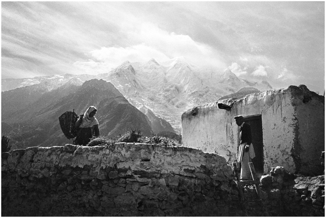 “The Village Where the Cloud Stays,” taken in Nasirabad village, Pakistan, 2011. Park No-hae