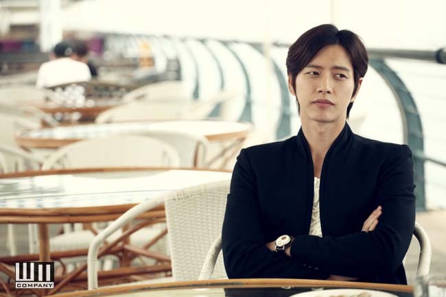 박해진(탤런트)
최고의 인기를 구가하고 있는 SBS 수목극 ‘별에서 온 그대’는 방영 3주 전쯤 중국에 판매됐다. 한국 드라마 사상 최고가로 중국 ‘북경 행복 영사 매체’에 판매돼 지난해 12월 중순부터 인터넷을 통해 중국에도 실시간으로 방영되고 있다.
