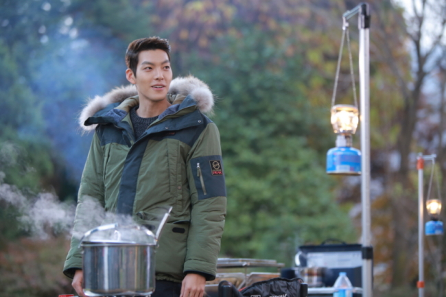 김우빈(김현중/모델/탤런트)
봄의 시작을 알리는 입춘도 지났다. 앞으로 몇 차례 꽃샘추위는 지나가겠지만 완연한 봄 기운을 막기는 역부족이다. 한 겨울을 휩쓸었던 다운 재킷 시장도 이제 성적표를 점검할 시기다.
블랙야크 'B5XK15재킷' [사진제공=블랙야크]
블랙야크 'B5XK15재킷' [사진제공=블랙야크]
