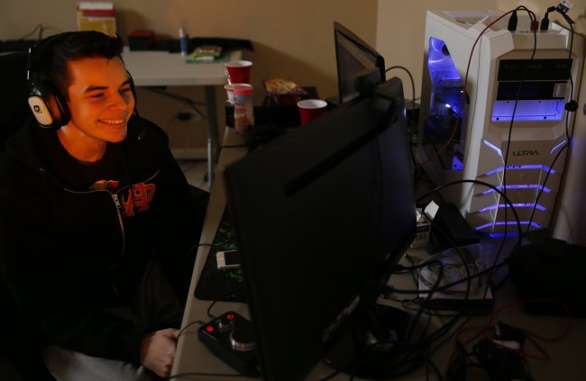 Matt “Nadeshot” Haag, 21, jokes with his off-site teammates while playing in a “Call of Duty” tournament at his Chicago northwest suburban home on Jan. 19.   Chicago Tribune/MCT