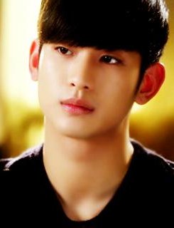 김수현(탤런트/영화배우)
최고의 인기를 구가하고 있는 SBS 수목극 ‘별에서 온 그대’는 방영 3주 전쯤 중국에 판매됐다. 한국 드라마 사상 최고가로 중국 ‘북경 행복 영사 매체’에 판매돼 지난해 12월 중순부터 인터넷을 통해 중국에도 실시간으로 방영되고 있다.