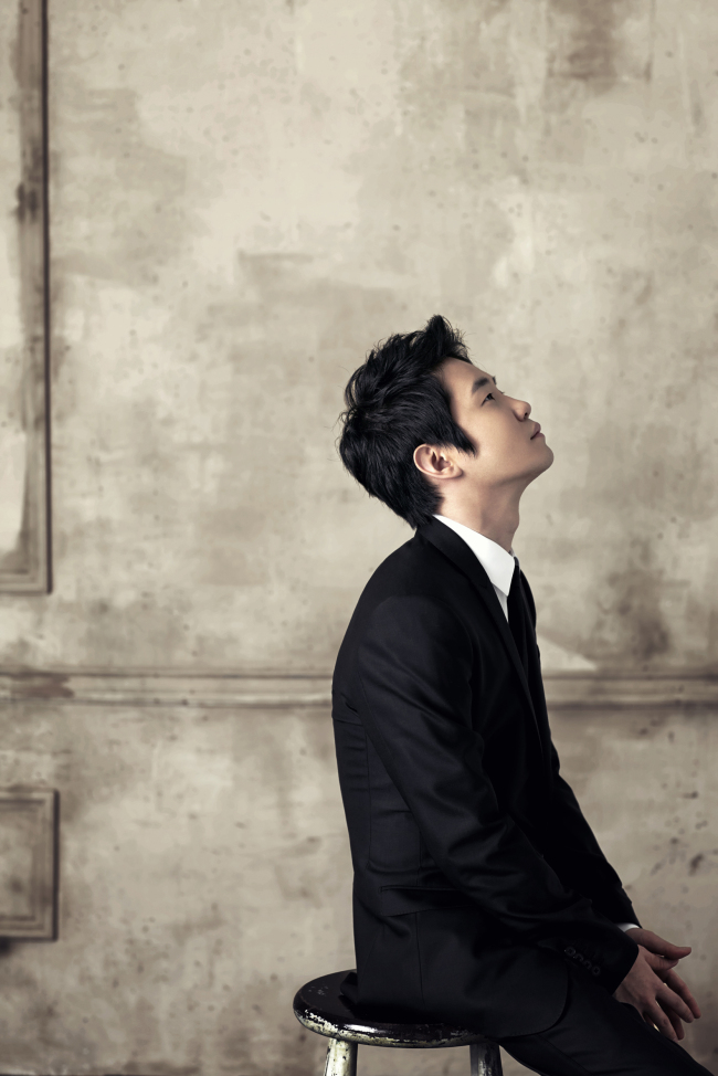 임동혁(피아니스트)
Lim Dong-hyek was called a “prodigy pianist” in his teen years, an “idol star in classical music” and a “Chopin specialist” in his 20s. He wouldn’t have chosen any of these labels, if he’d had a choice.
Lim Dong-hyek.   Credia