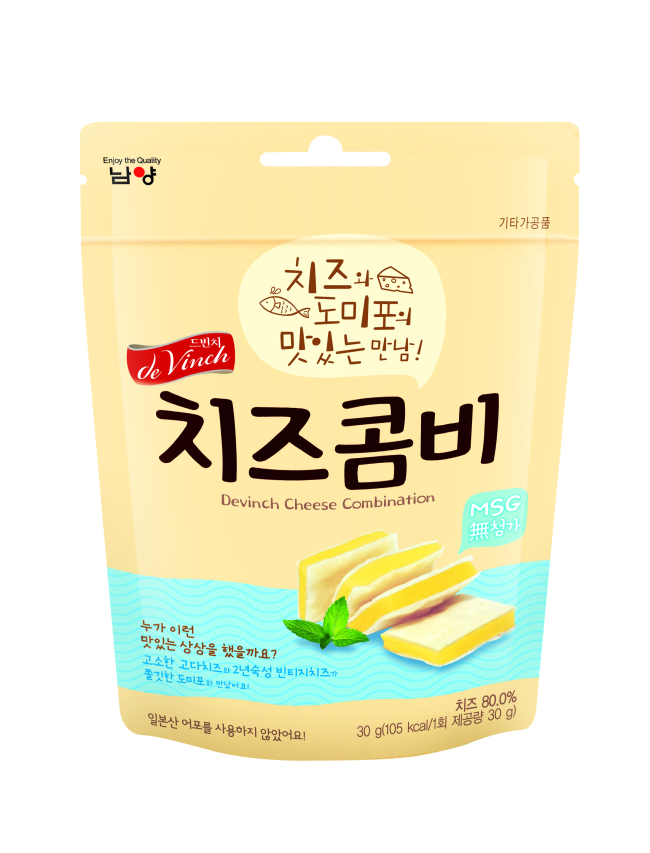 남양유업은 ‘드빈치 치즈콤비’를 출시했다. MSG 무첨가, 일본산 어포를 사용하지 않았다. 고소한 고다치즈와 2년 숙성 빈티지 치즈로 만들어 치즈 본연의 풍미와 식감을 느낄 수 있다. 쫄깃한 도미포를 사용, 감칠맛이 강하다. 손으로 집어 먹을 수 있는 크기여서 어린이부터 어른까지 먹기 편하다. 스탠딩 파우치형 포장이다.