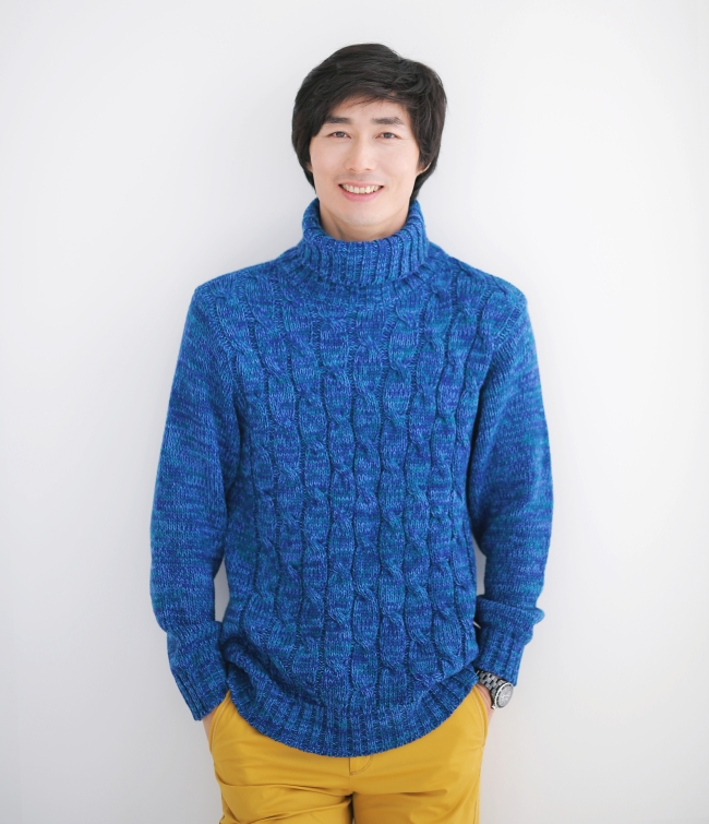 김재하(가수)
지난달 신곡 ‘앞으로’로 새해부터 화제가 되고 있는 트로트 스타 김재하 열기가 가시기도 전에 두 번째 달콤한 러브송 프로젝트 ‘초콜릿’ 음원이 전격 공개됐다.