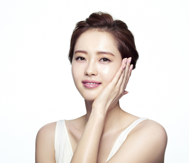 고아라(탤런트/영화배우)포도, 꿀, 우유, 자몽, 쌀, 옥수수, 바나나…. 이들에겐 공통점이 있다. 바로 영양 성분이 풍부하고 언제 어디서나 사람이 먹어도 안전한 식물성 식품이라는 점이다. 이들 식품은 또 화장품이나 비누, 주방세제, 크레파스, 식기 등 갖가지 생활용품을 만드는 재료로 사용된다는 또 다른 공통점도 갖고 있다.