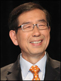 박원순(서울시장/변호사/서울특별시시장)
박원순<사진> 서울시장은 6일 오후 2시 신청사 다목적홀에서 영화ㆍ게임ㆍ만화ㆍ애니메이션ㆍ디자인ㆍ캐릭터 등 다방면에서 활동 중인 문화콘텐츠 분야 1인 창작자들의 목소리와 현안을 듣는 ‘청책토론회’를 갖는다.