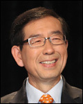 박원순(서울시장/변호사/서울특별시시장)
박원순<사진> 서울시장은 6일 오후 2시 신청사 다목적홀에서 영화ㆍ게임ㆍ만화ㆍ애니메이션ㆍ디자인ㆍ캐릭터 등 다방면에서 활동 중인 문화콘텐츠 분야 1인 창작자의 목소리와 현안을 듣는 ‘청책토론회’를 갖는다.