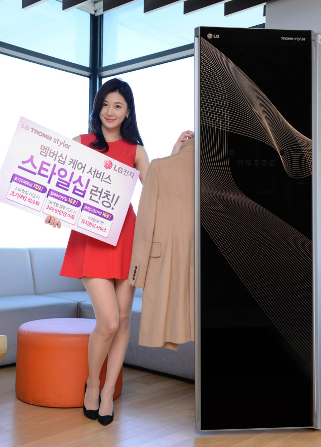 LG전자는 의류관리기 ‘트롬 스타일러(모델명 CS4001ARR1)’와 멤버십 케어 서비스를 결합한 ‘스타일십’을 7일 론칭했다.  [사진제공=LG전자]